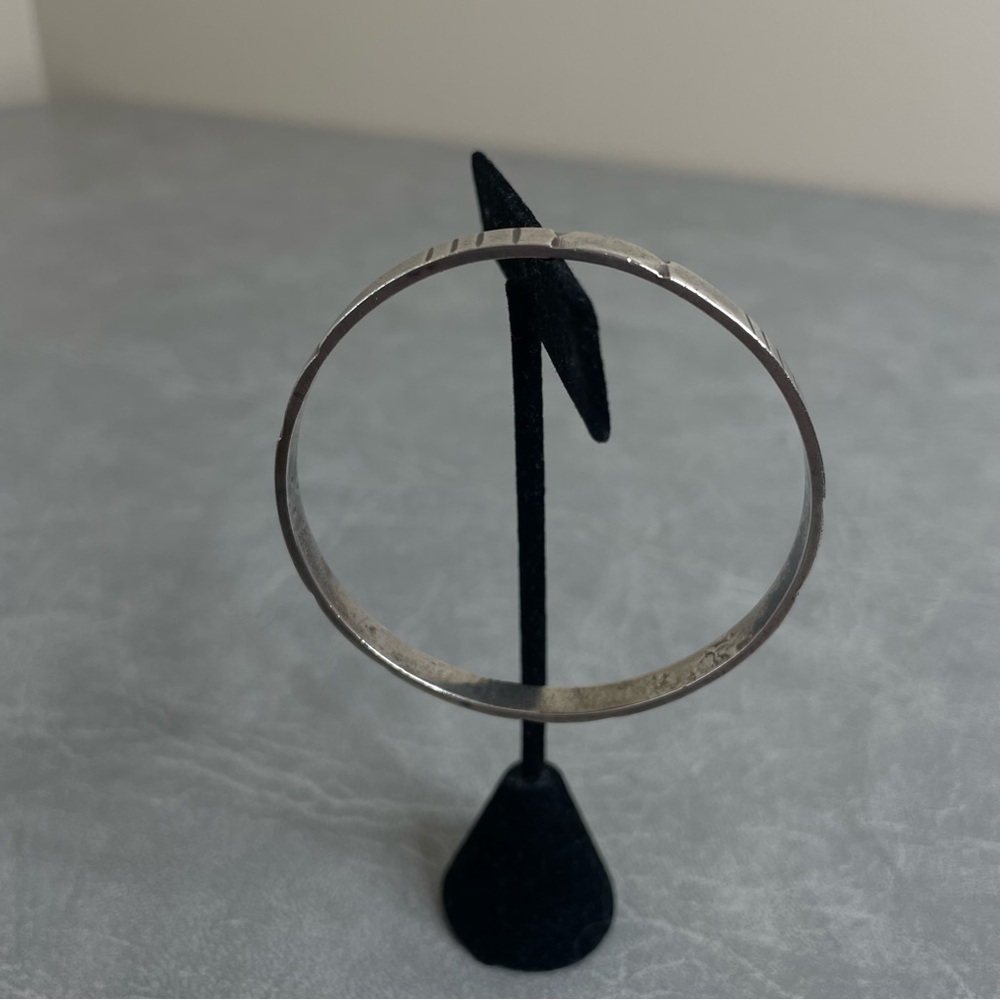 Vintage Mid-Century North African Silver Bangle Bracelet - Picture 2 of 9